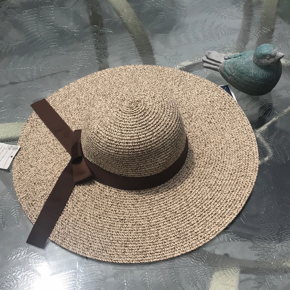 Cute sun hat 🌞 Beige with hint of brown 💐